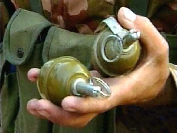 Военнослужащий ВСУ взорвал гранату в кафе (ВИДЕО) | Русская весна