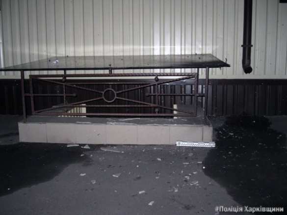 Типичная Украина: в Харькове в аптеку бросили гранату (ФОТО) | Русская весна