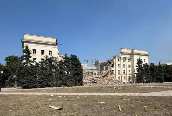 ВКС РФ уничтожили авиабомбой украинскую военную администрацию в Херсоне (ФОТО, ВИДЕО) | Русская весна