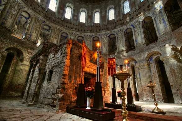 Учёные впервые с XVI века сняли плиту с гробницы Иисуса Христа | Русская весна