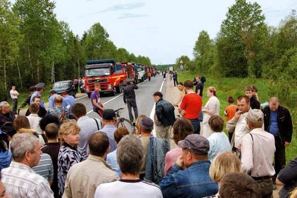 Под Мелитополем женщины перекрыли дорогу, протестуя против мобилизации (фото) | Русская весна