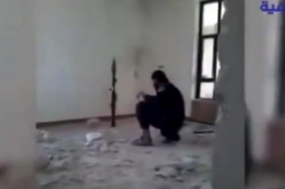 Боевик ИГИЛ случайно взорвал себя перед камерой (ВИДЕО) | Русская весна