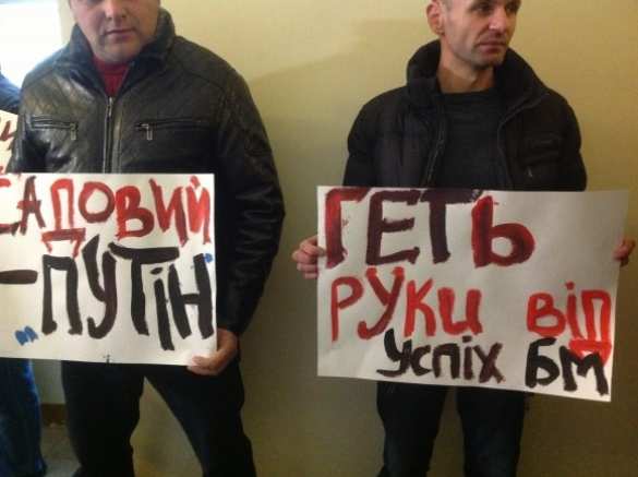 Во Львове перевозчики блокировали работу горсовета, обвиняя мэра в коррупции (фото) | Русская весна