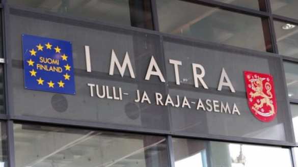 Финны массово спешат в Россию за дешевым бензином и товарами | Русская весна