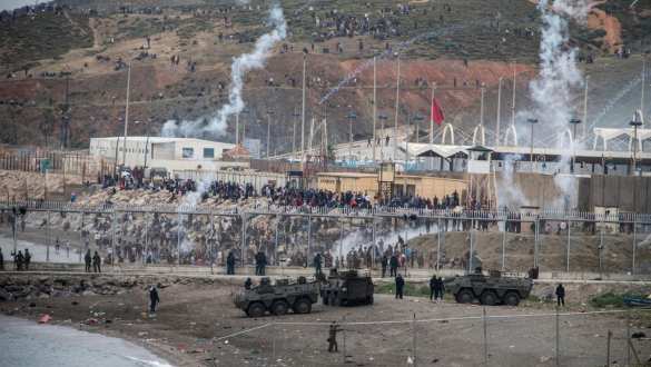 Испания мобилизовала армию из-за нашествия тысяч мигрантов (ФОТО) | Русская весна