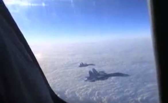 В небе погибшего пилота Су-24 сопровождали истребители, а на земле встретил почетный караул (ФОТО, ВИДЕО) | Русская весна