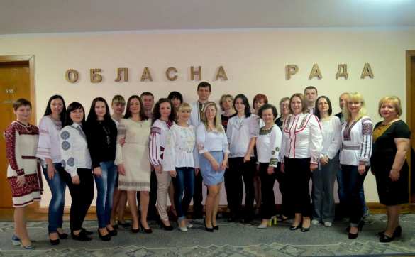 Дресс-код по-украински: на работу — в вышиванке (ФОТО) | Русская весна