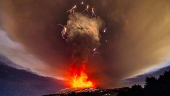 Захватывающие кадры извержения вулкана Этна в Италии (ФОТО) | Русская весна