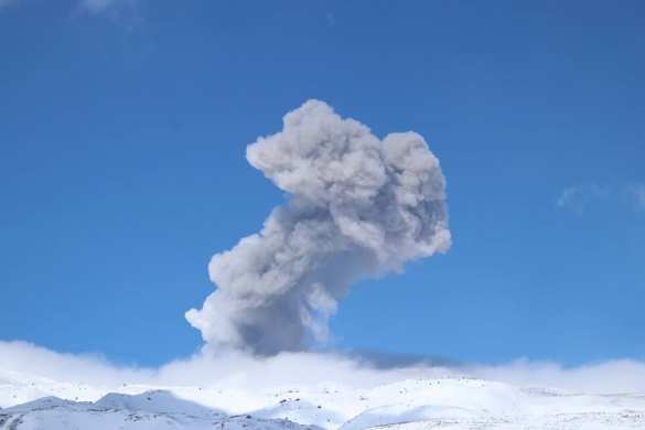 Курильский остров засыпало пеплом вулкана Эбеко (ФОТО, ВИДЕО) | Русская весна