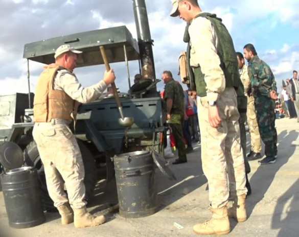 Съёмка скрытой камерой: «Злые российские военные заставили боевиков есть солдатскую кашу» (ВИДЕО) | Русская весна