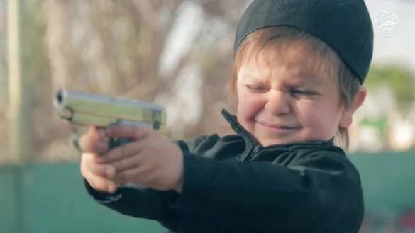 Shocking footage: 3 y.o. ISIS kids execute people in Deir ez-Zor (VIDEO, PHOTOS) | Русская весна