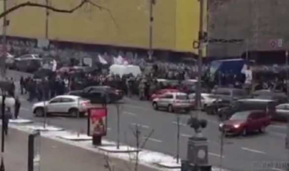 В Киеве протестующие перекрыли Крещатик (видео) | Русская весна