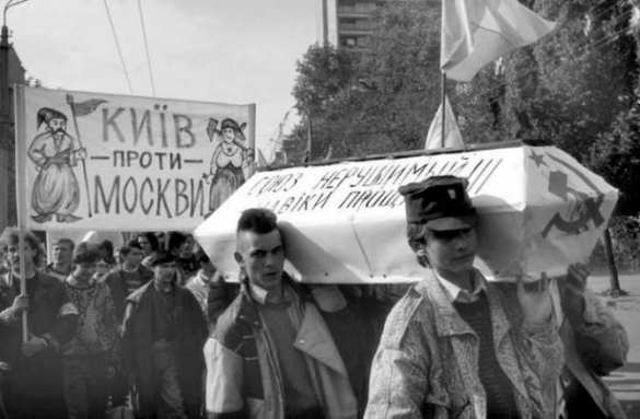 Украинская элита быстро перекрашивается в нужный цвет, — мнение политолога (ФОТО) | Русская весна