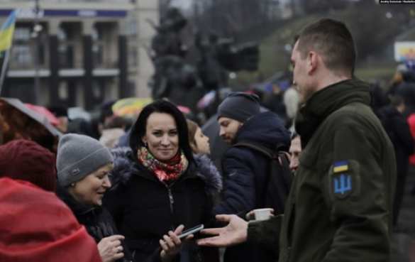 Чай и песни на Майдане: В Киеве митингуют в поддержку подозреваемых по делу Шеремета (ФОТО, ВИДЕО) | Русская весна