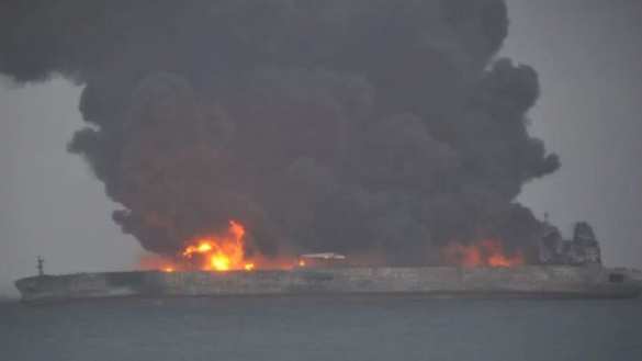 Взорвался горящий у берегов Китая танкер | Русская весна