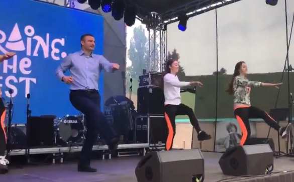 Кличко станцевал для киевлян под песню Бритни Спирз (ВИДЕО) | Русская весна