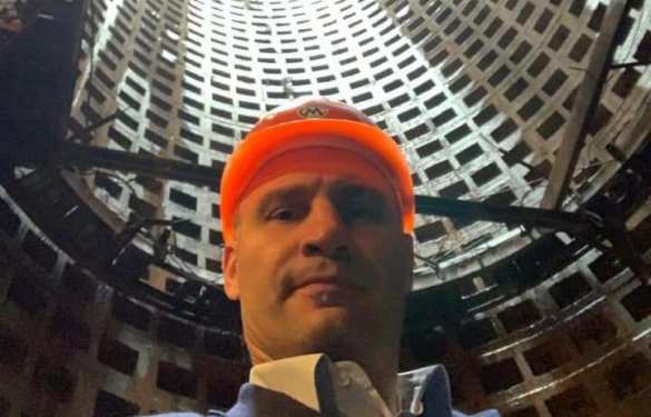 Открытый вчера «мост Кличко» треснул, потому что украинцы на нем прыгали (ФОТО) | Русская весна