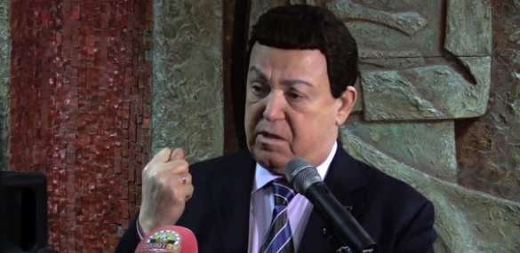 Кобзон показал фигу Порошенко, комментируя его слова о будущем детей ДНР в подвалах | Русская весна