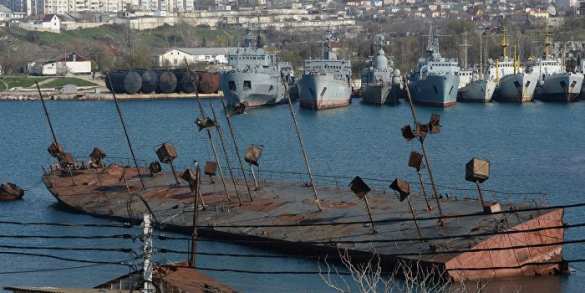 Опубликованы кадры с ржавыми украинскими кораблями в Крыму (ВИДЕО) | Русская весна