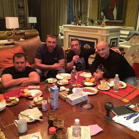 Как сидится Корбану (ФОТО) | Русская весна