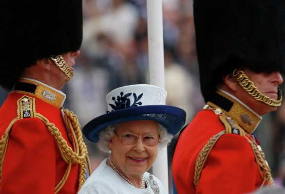 Елизавета II вышла на второе место в истории по продолжительности царствования | Русская весна