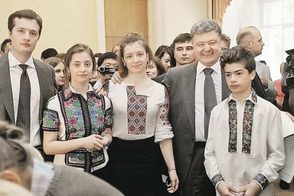 Дети украинских правителей сочиняют романы и купаются в вине | Русская весна