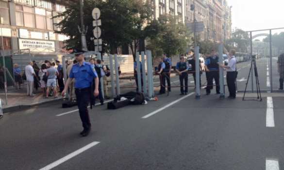 В ожидании Крестного хода: на Крещатике установили металлодетекторы (ФОТО, ВИДЕО) | Русская весна