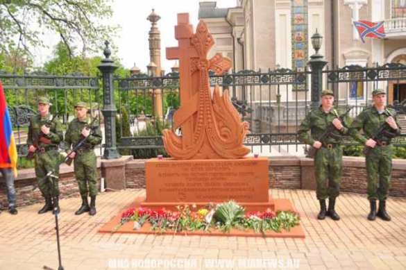 Каменный крест установили в Донецке в память о геноциде армян и жителей Донбасса (ФОТО, ВИДЕО) | Русская весна