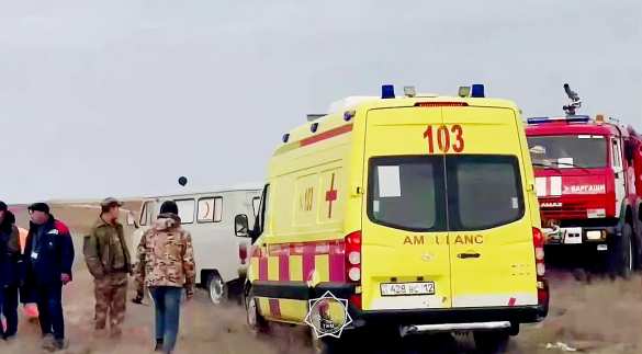 Горящие обломки и раненые в салоне: первые кадры с места крушения самолёта в Казахстане (ВИДЕО) | Русская весна