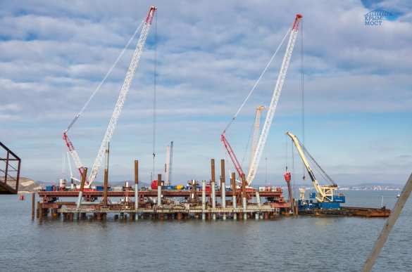 Свайные работы по строительству моста в Крым наполовину завершены (ФОТО) | Русская весна
