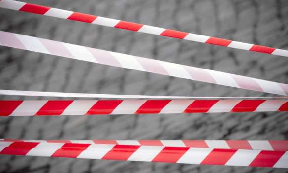 ЧП в Саратове: стена аварийного дома рухнула на дорогу, накрыв машины (ФОТО, ВИДЕО) | Русская весна