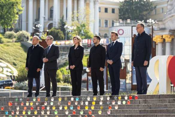 ЕС столкнулся с кризисом беспомощности своих лидеров — Bloomberg | Русская весна