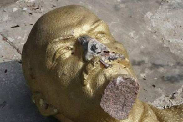 В Близнюковском районе Харьковской обл. разрушено 3 памятника Ленину и один Чапаеву | Русская весна