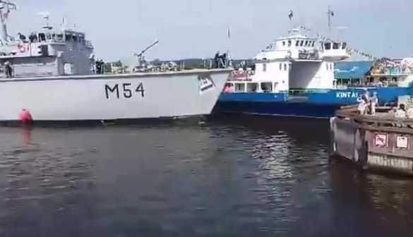 Швартовка военного корабля Литвы повеселила английских журналистов (ВИДЕО) | Русская весна