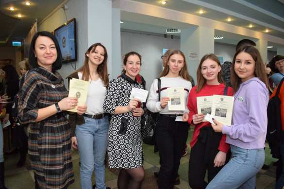 Студенты и абитуриенты ЛНУ имени Тараса Шевченко отпраздновали День студенчества ЛНР (ФОТО) | Русская весна