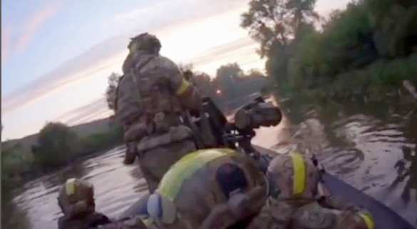 Спецназ ВСУ попал в засаду наших разведчиков — бой глазами врага (ВИДЕО) | Русская весна