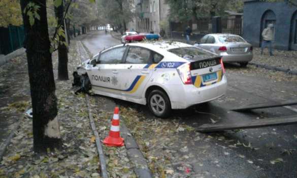Остров невезения: Львовские полицейские разбили авто (ФОТО, ВИДЕО) | Русская весна