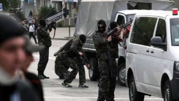 Оружие из захваченного в Луганске военкомата передано ополченцам | Русская весна