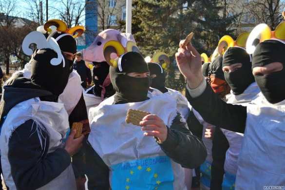 Луганская молодежь провела «антимайданный» флешмоб (фото/видео) | Русская весна