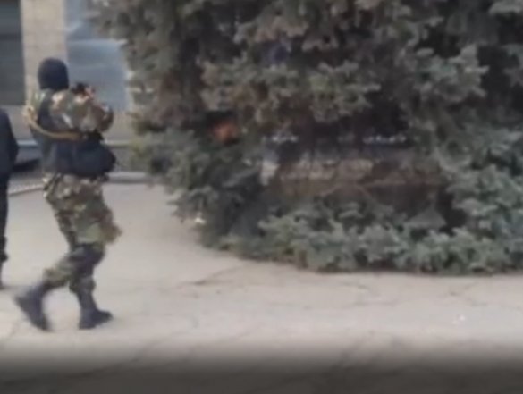 МОЛНИЯ: здание областного МВД взято в кольцо Самообороной Луганска, готовится штурм | Русская весна