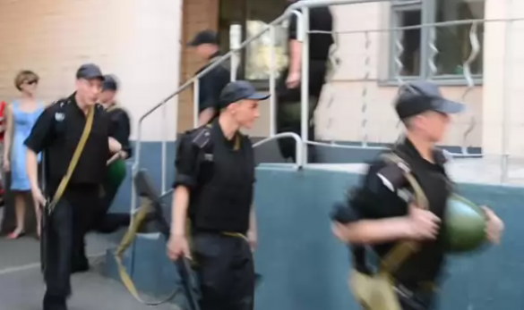 Последствия боя в Александровске: взрывы боеприпасов, сожженная техника нацгвардии (видео) Последствия боя в Александровске: взрывы боеприпасов, сожженная техника нацгвардии (видео) | Русская весна