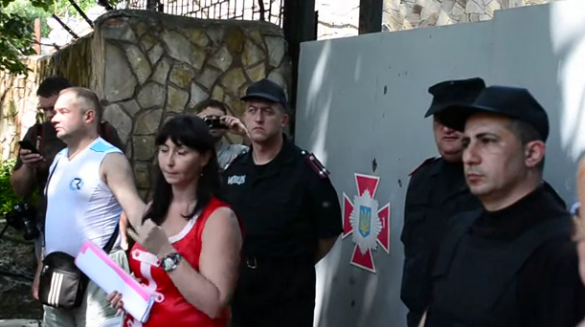 Солдатские матери Луганска грозят Турчинову новым майданом, если он не отпустит их детей домой (видео)  | Русская весна