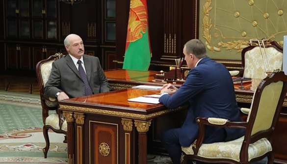 Лукашенко появился перед камерами после «инсульта» (ФОТО, ВИДЕО) | Русская весна