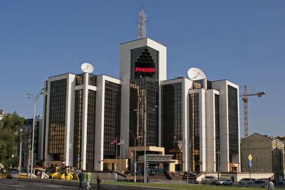 ЛУКойл продает заправки на Украине | Русская весна