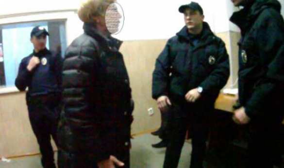 Во Львове учительница физкультуры избила полицейских (ФОТО) | Русская весна