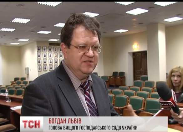 Главе ВХСУ Богдану Львову устроили «коридор позора» (фото) | Русская весна