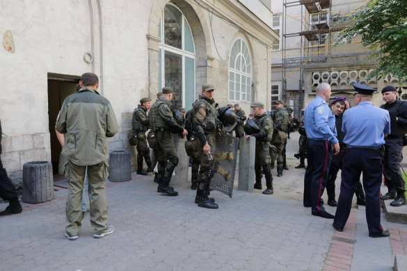 Бунт неонацистов во Львове: в город стянуты войска, сорвано заседание горсовета (ФОТО, ВИДЕО, ОБНОВЛЕНО) | Русская весна