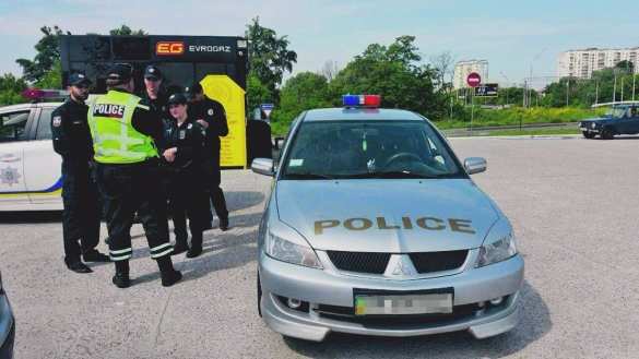 Вакханалия на дорогах Украины: лжеполицейские перекрывают трассы и берут взятки | Русская весна