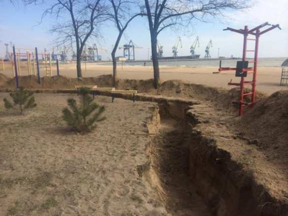 Под Мариуполем оккупанты окапываются на детских площадках и в огородах жителей (ФОТО) | Русская весна