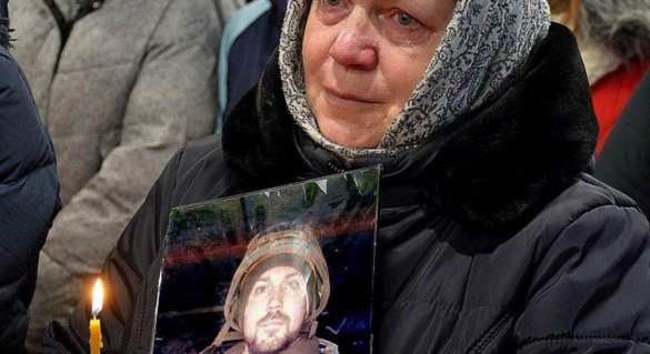 Украинский священник назвал погибшего «киборга» братоубийцей и выгнал его семью из церкви | Русская весна